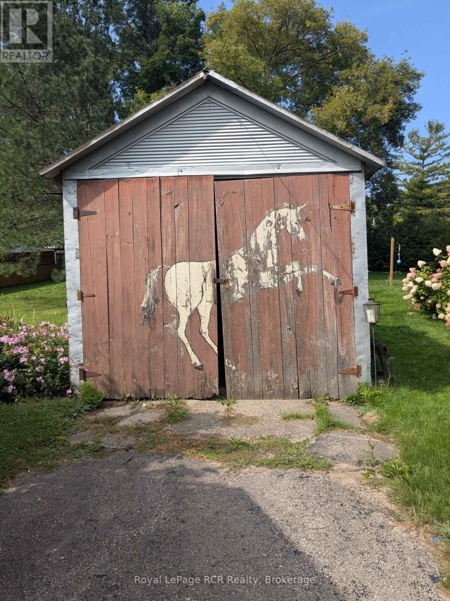 












616 9TH AVENUE

,
Hanover,




Ontario
N4N2M8

