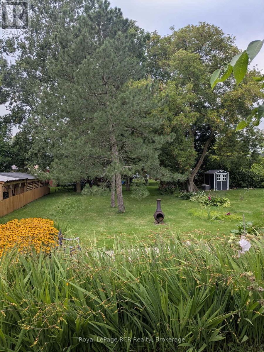 












616 9TH AVENUE

,
Hanover,




Ontario
N4N2M8

