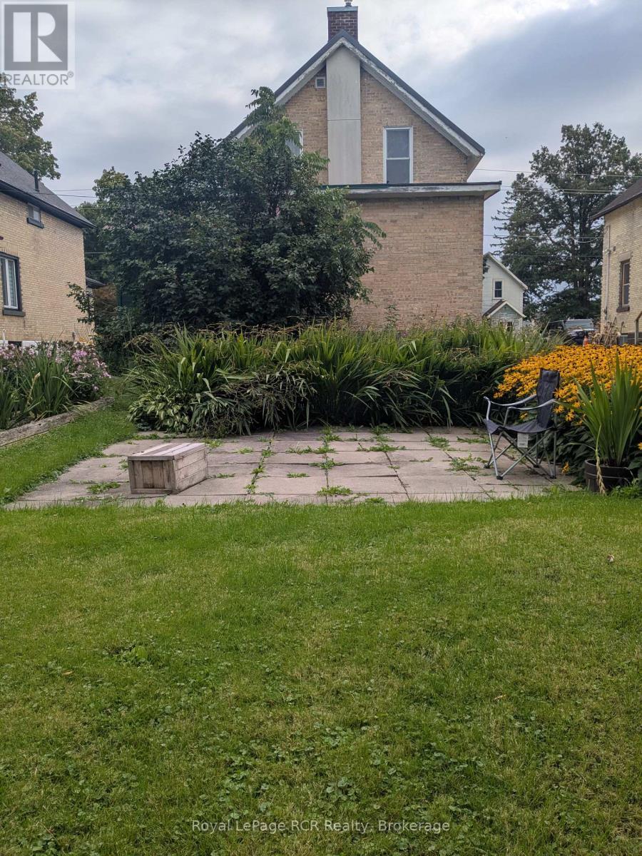 












616 9TH AVENUE

,
Hanover,




Ontario
N4N2M8

