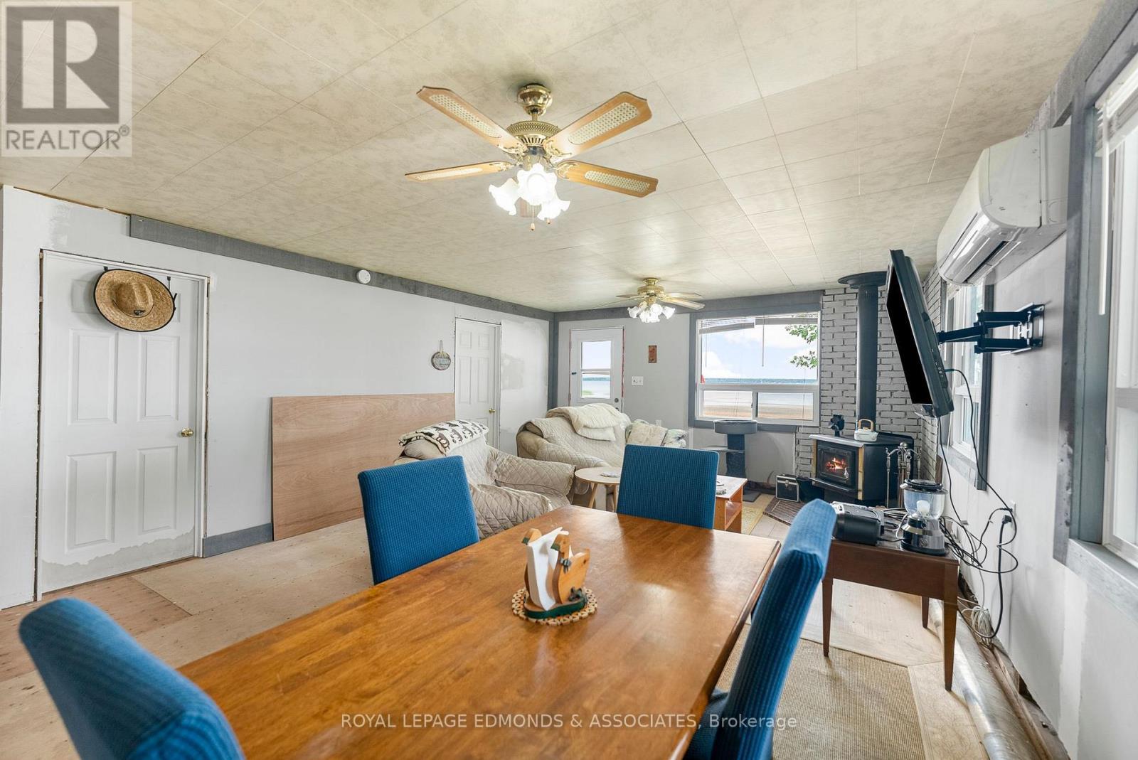 












45 GREATVIEW TRAIL

,
Whitewater Region,




Ontario
K8A6W2

