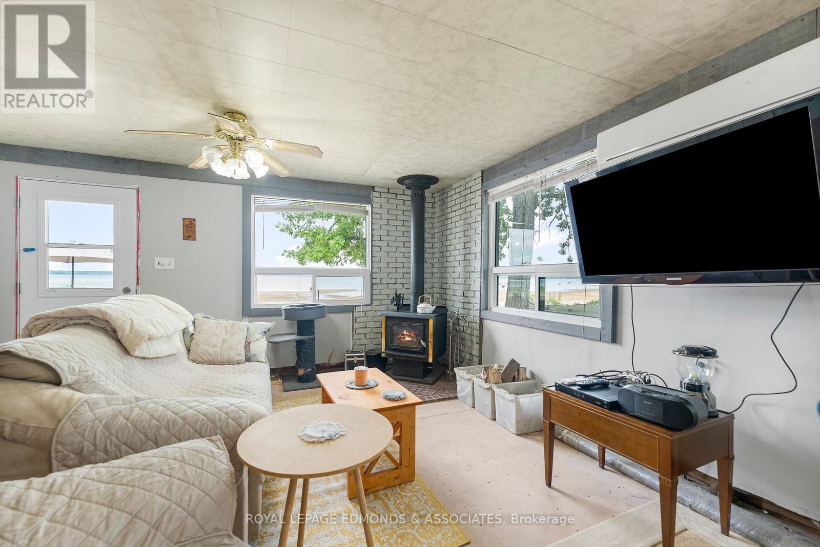 












45 GREATVIEW TRAIL

,
Whitewater Region,




Ontario
K8A6W2

