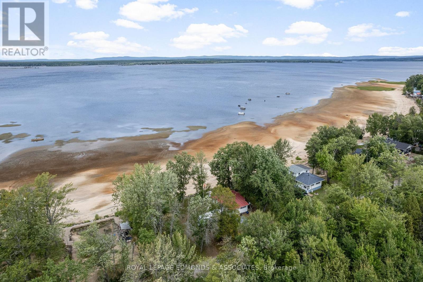 












45 GREATVIEW TRAIL

,
Whitewater Region,




Ontario
K8A6W2

