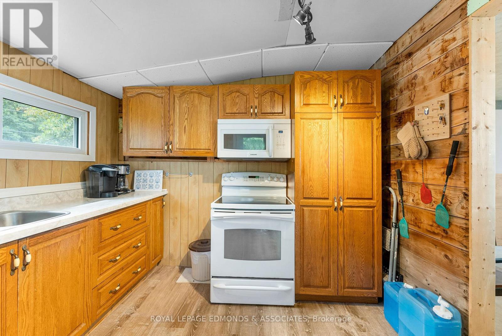 












45 GREATVIEW TRAIL

,
Whitewater Region,




Ontario
K8A6W2


