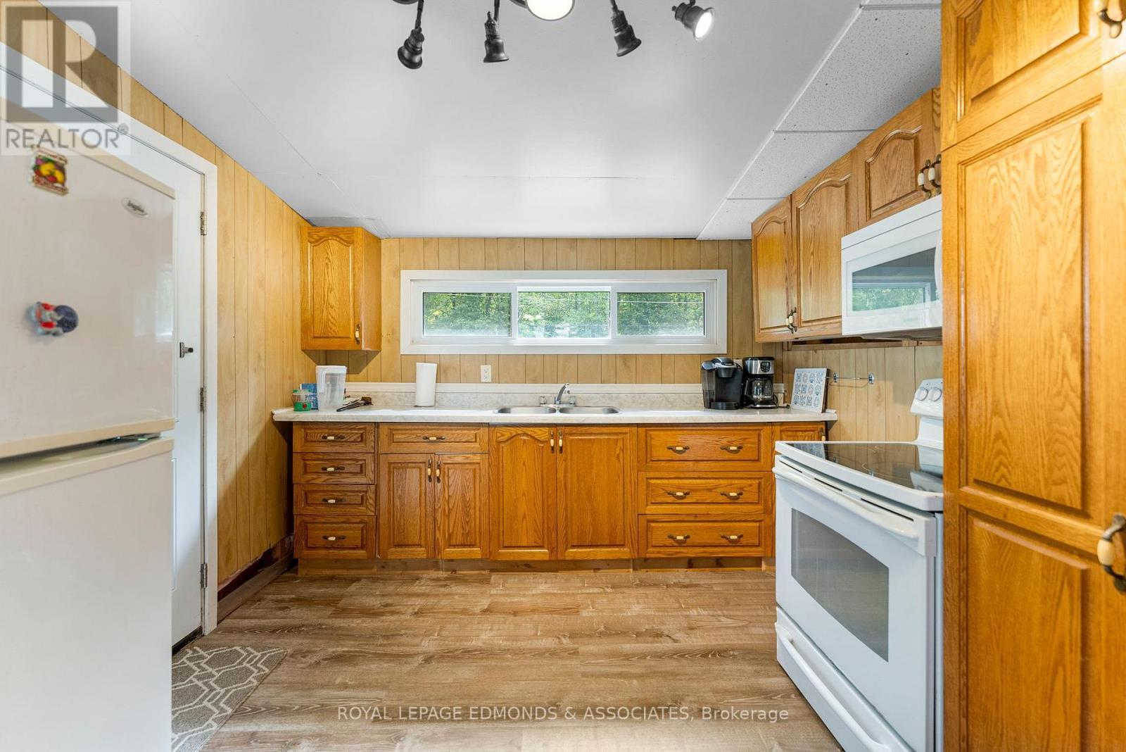 












45 GREATVIEW TRAIL

,
Whitewater Region,




Ontario
K8A6W2

