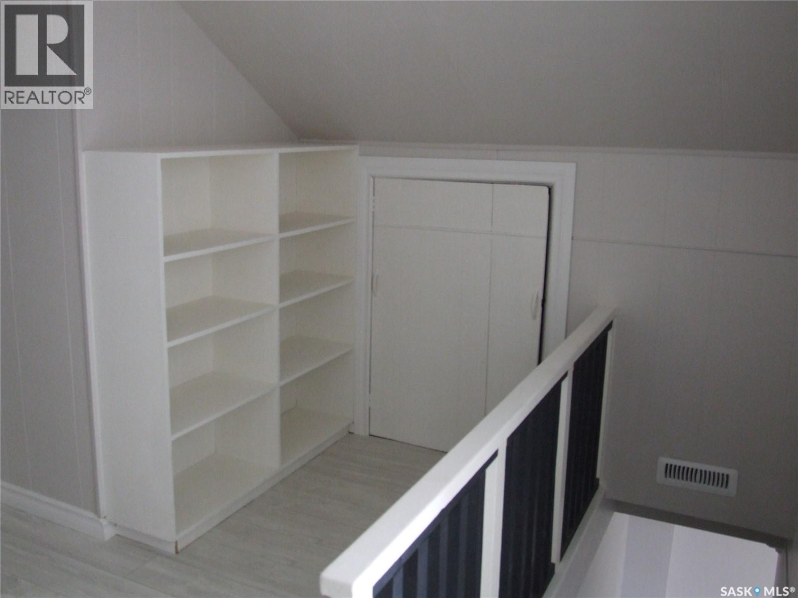 












211 2nd STREET W

,
Leader,




Saskatchewan
S0N1H0

