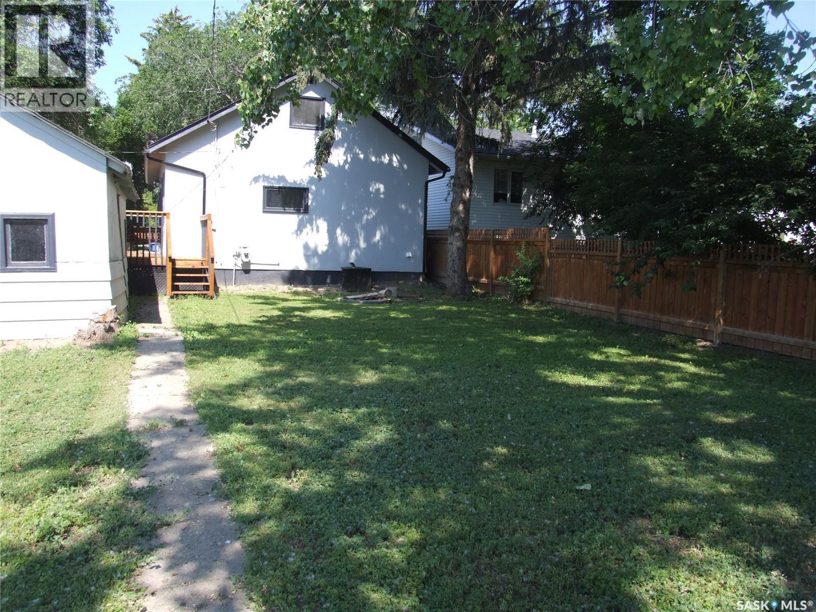 












211 2nd STREET W

,
Leader,




Saskatchewan
S0N1H0

