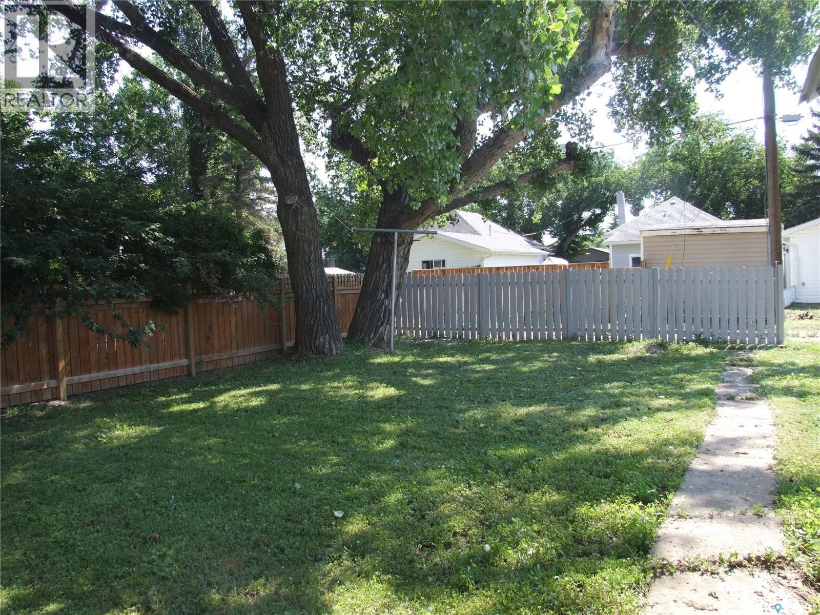 












211 2nd STREET W

,
Leader,




Saskatchewan
S0N1H0

