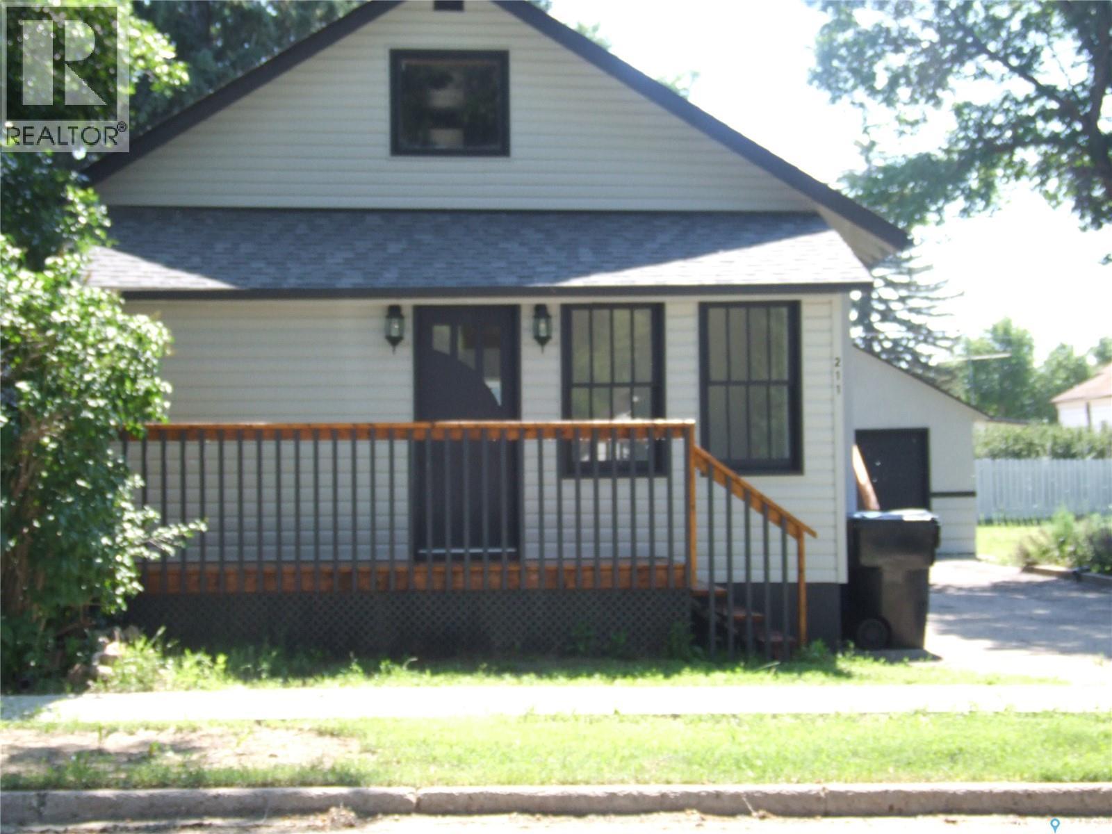 












211 2nd STREET W

,
Leader,




Saskatchewan
S0N1H0

