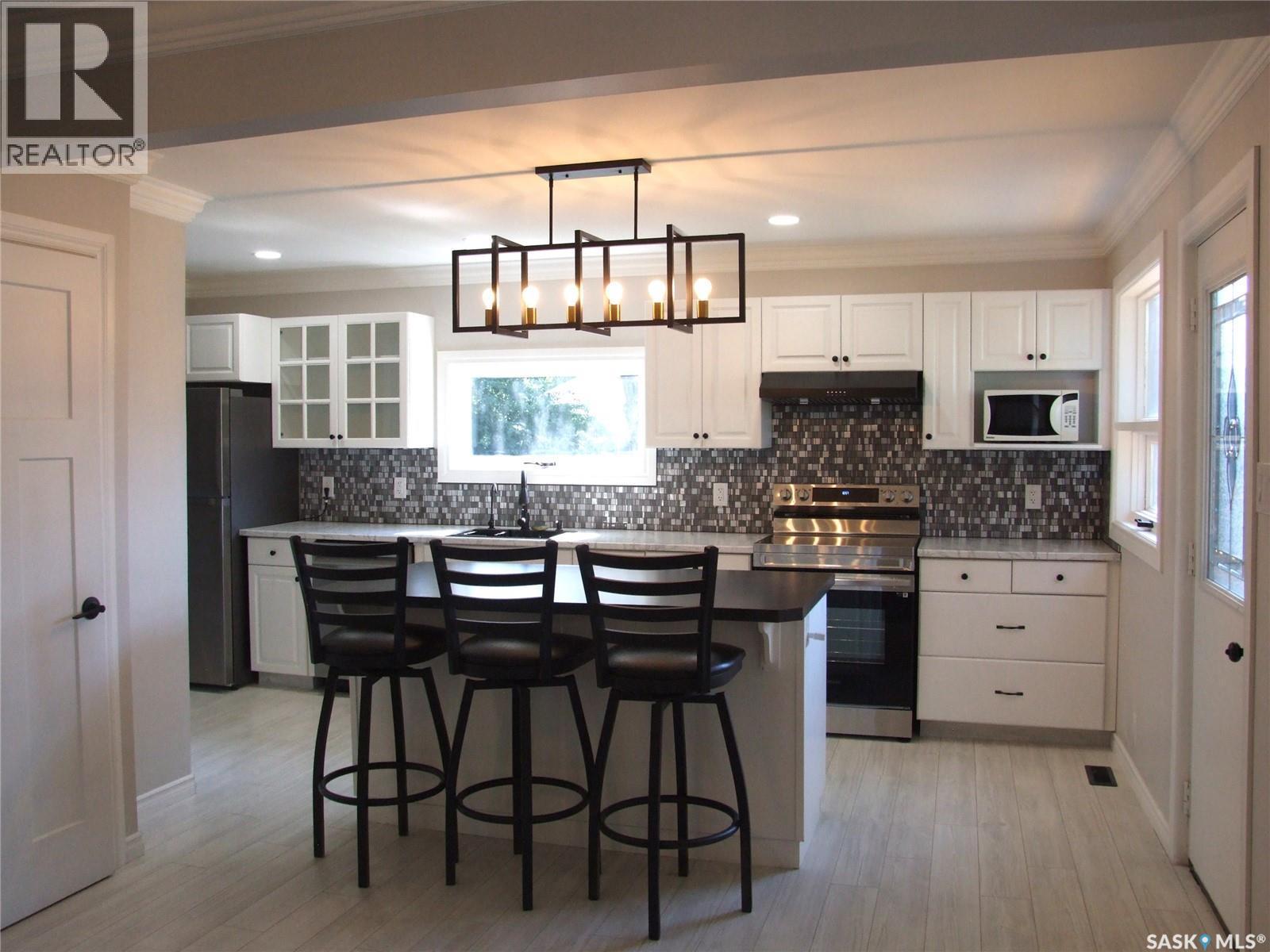 












211 2nd STREET W

,
Leader,




Saskatchewan
S0N1H0

