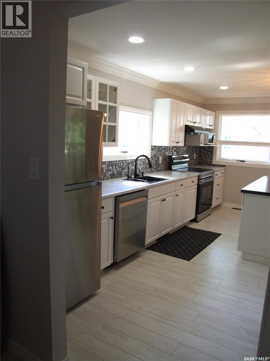












211 2nd STREET W

,
Leader,




Saskatchewan
S0N1H0

