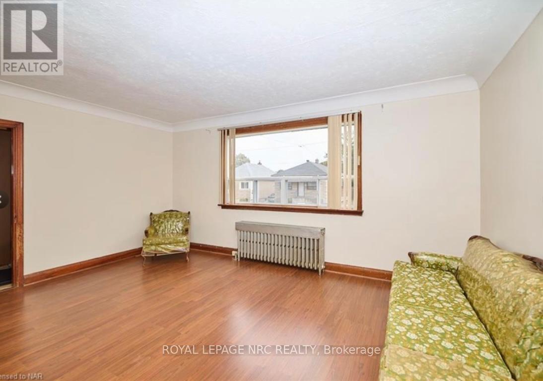 












223 NIAGARA STREET

,
St. Catharines (Facer),




Ontario
L2M4V3

