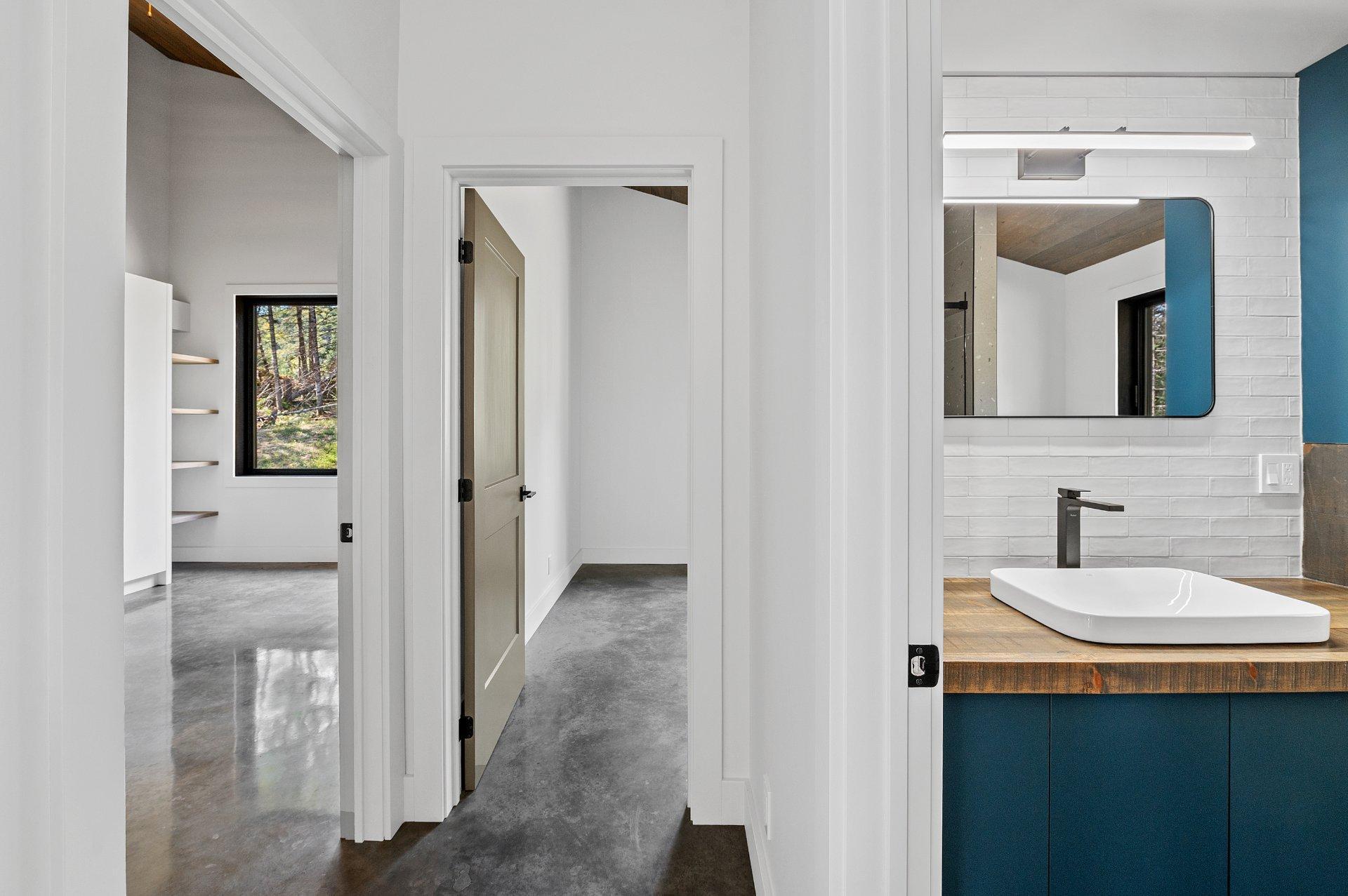 









1200


Ch. du Lac-Rougeaud

,
Mont-Blanc,




QC
J0T1J2

