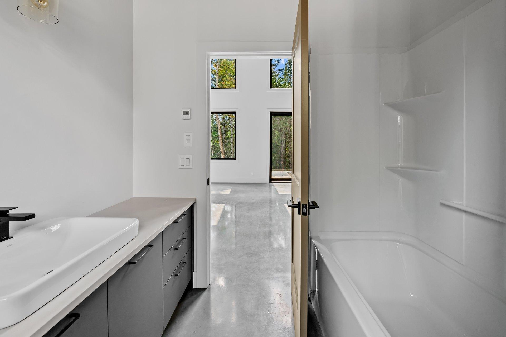 









1200


Ch. du Lac-Rougeaud

,
Mont-Blanc,




QC
J0T1J2

