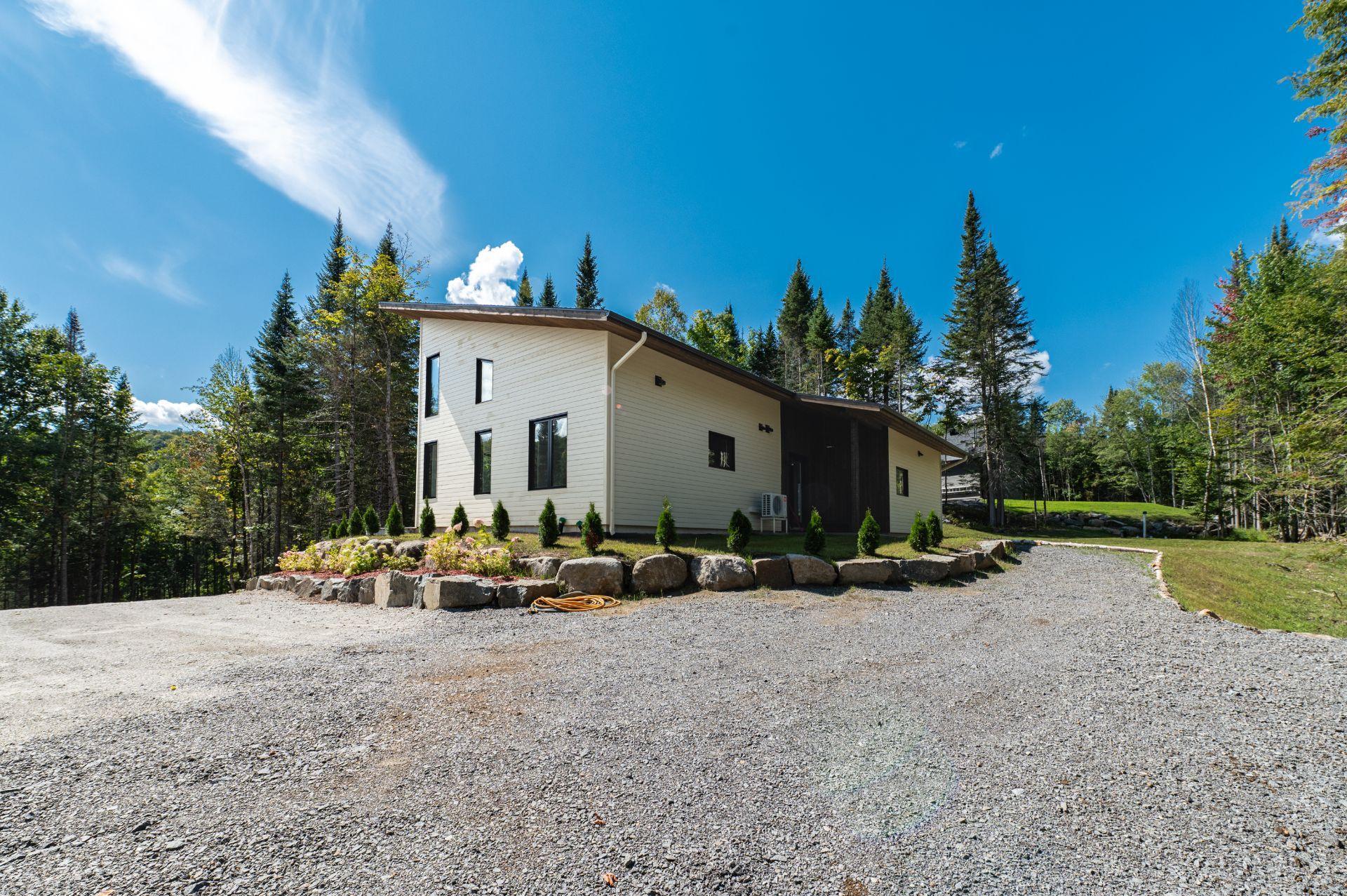 









1200


Ch. du Lac-Rougeaud

,
Mont-Blanc,




QC
J0T1J2

