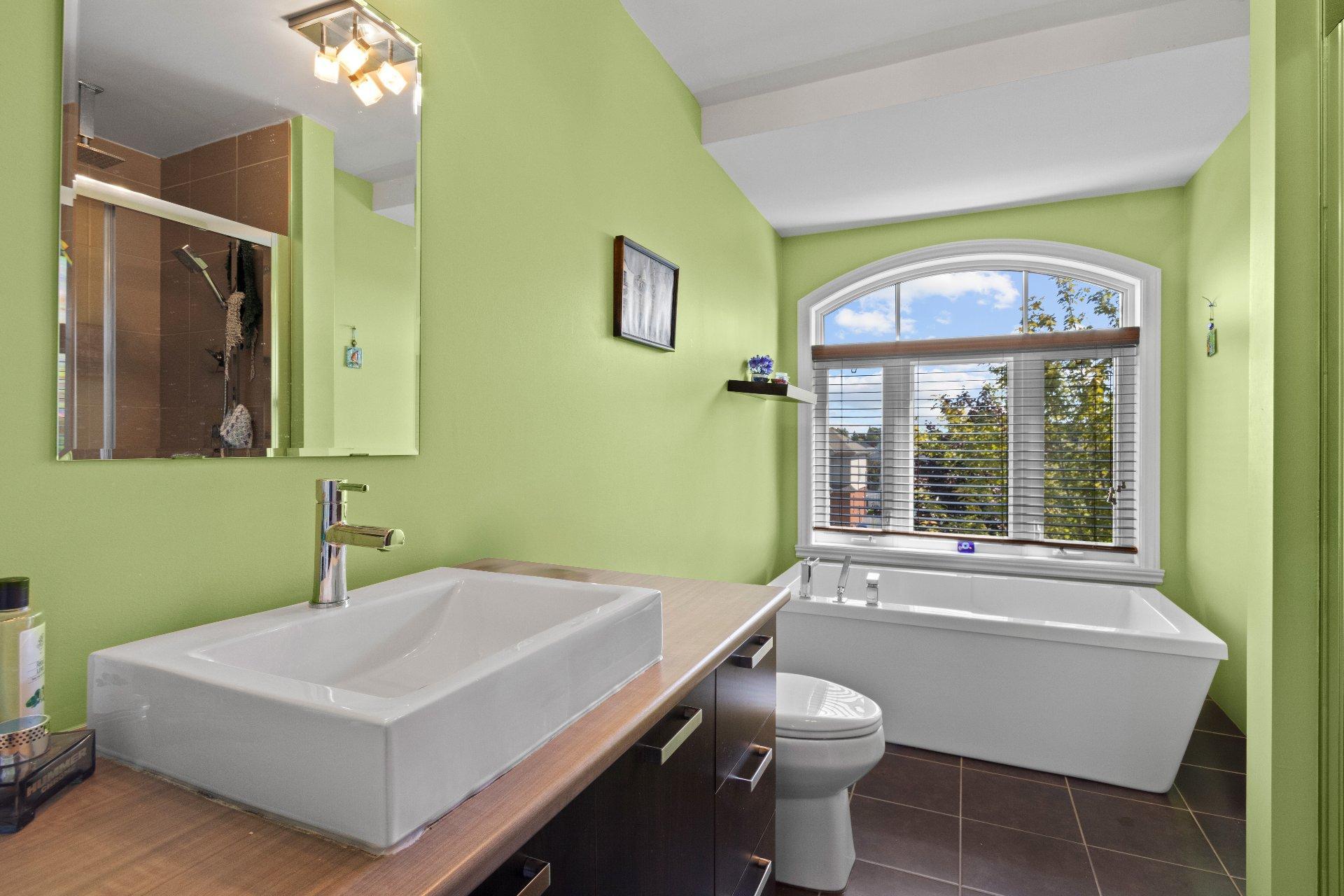 









3394


Boul. Gareau

,
Longueuil (Saint-Hubert),




QC
J3Y0J5


