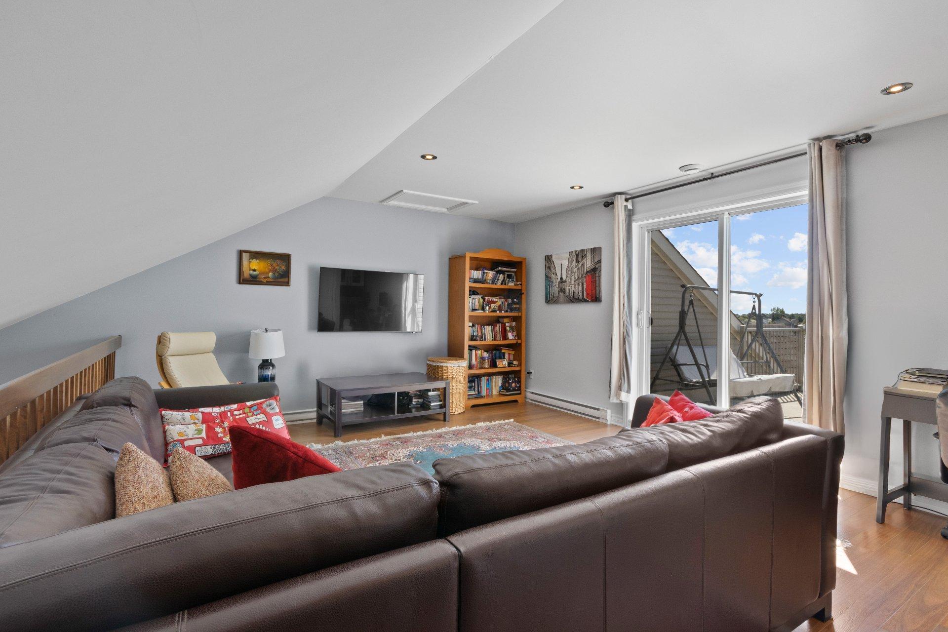 









3394


Boul. Gareau

,
Longueuil (Saint-Hubert),




QC
J3Y0J5

