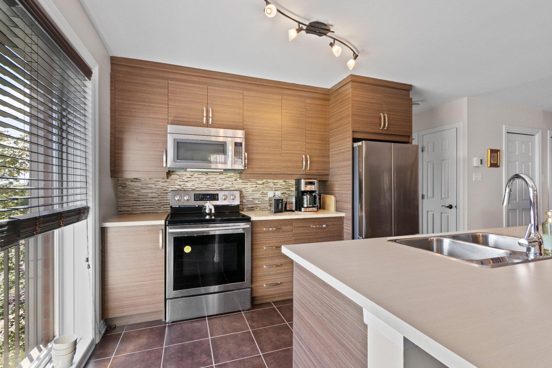 









3394


Boul. Gareau

,
Longueuil (Saint-Hubert),




QC
J3Y0J5

