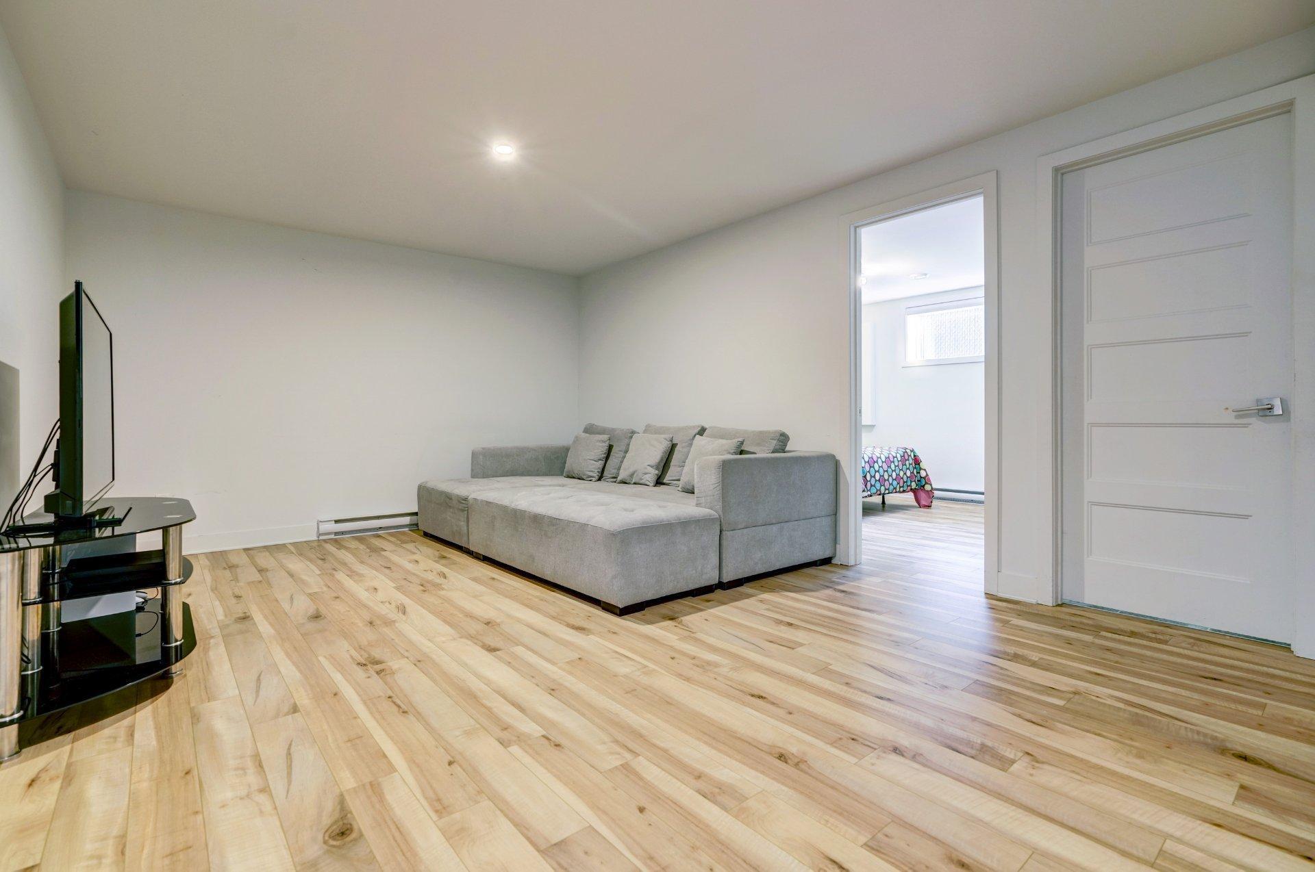 









3297


Rue du Gamay

,
Sainte-Marthe-sur-le-Lac,




QC
J0N1P0


