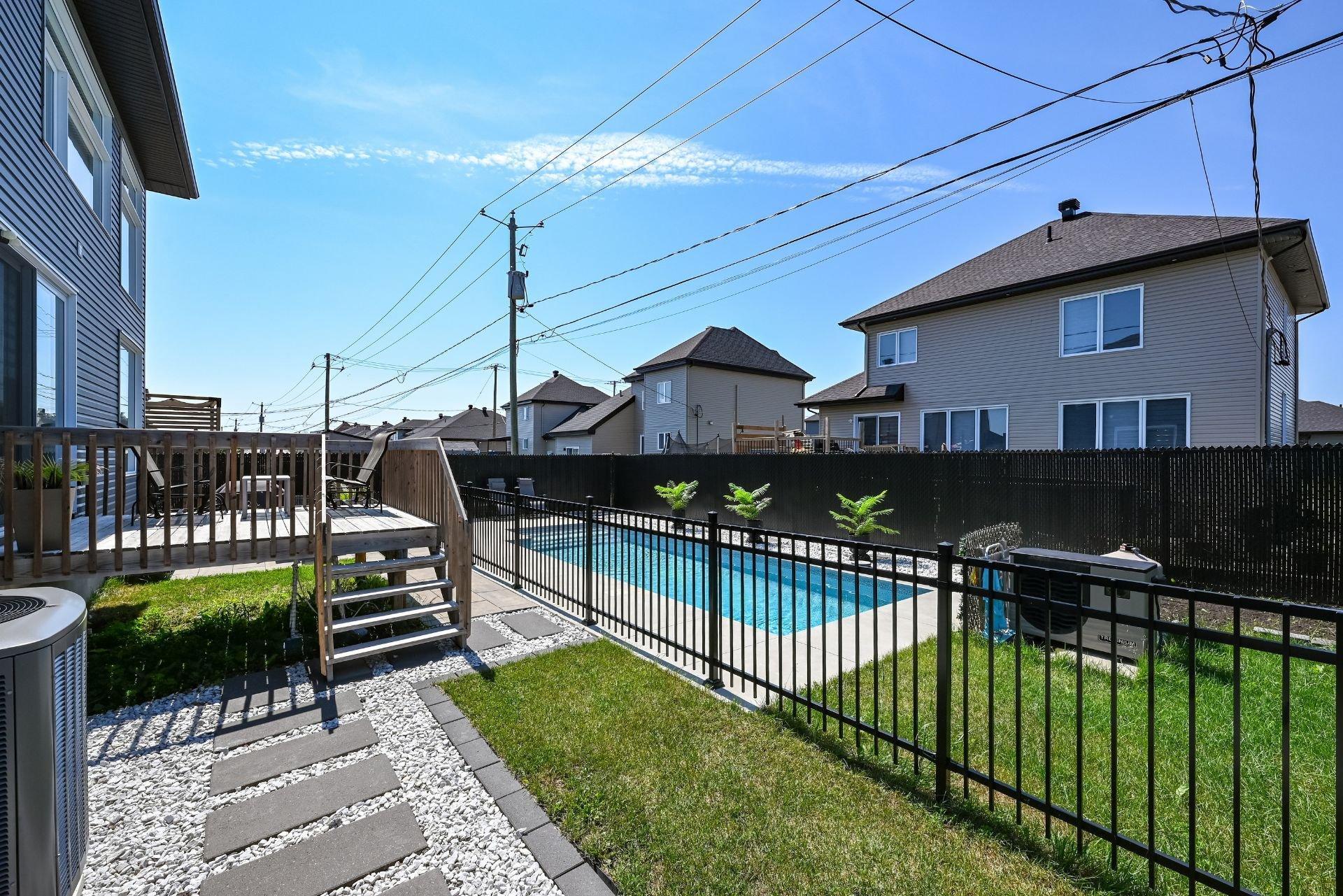 









3297


Rue du Gamay

,
Sainte-Marthe-sur-le-Lac,




QC
J0N1P0

