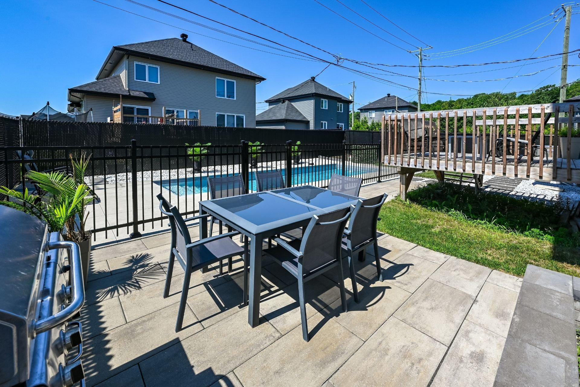 









3297


Rue du Gamay

,
Sainte-Marthe-sur-le-Lac,




QC
J0N1P0

