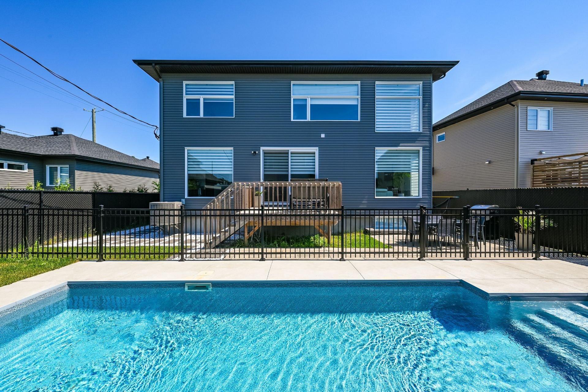 









3297


Rue du Gamay

,
Sainte-Marthe-sur-le-Lac,




QC
J0N1P0

