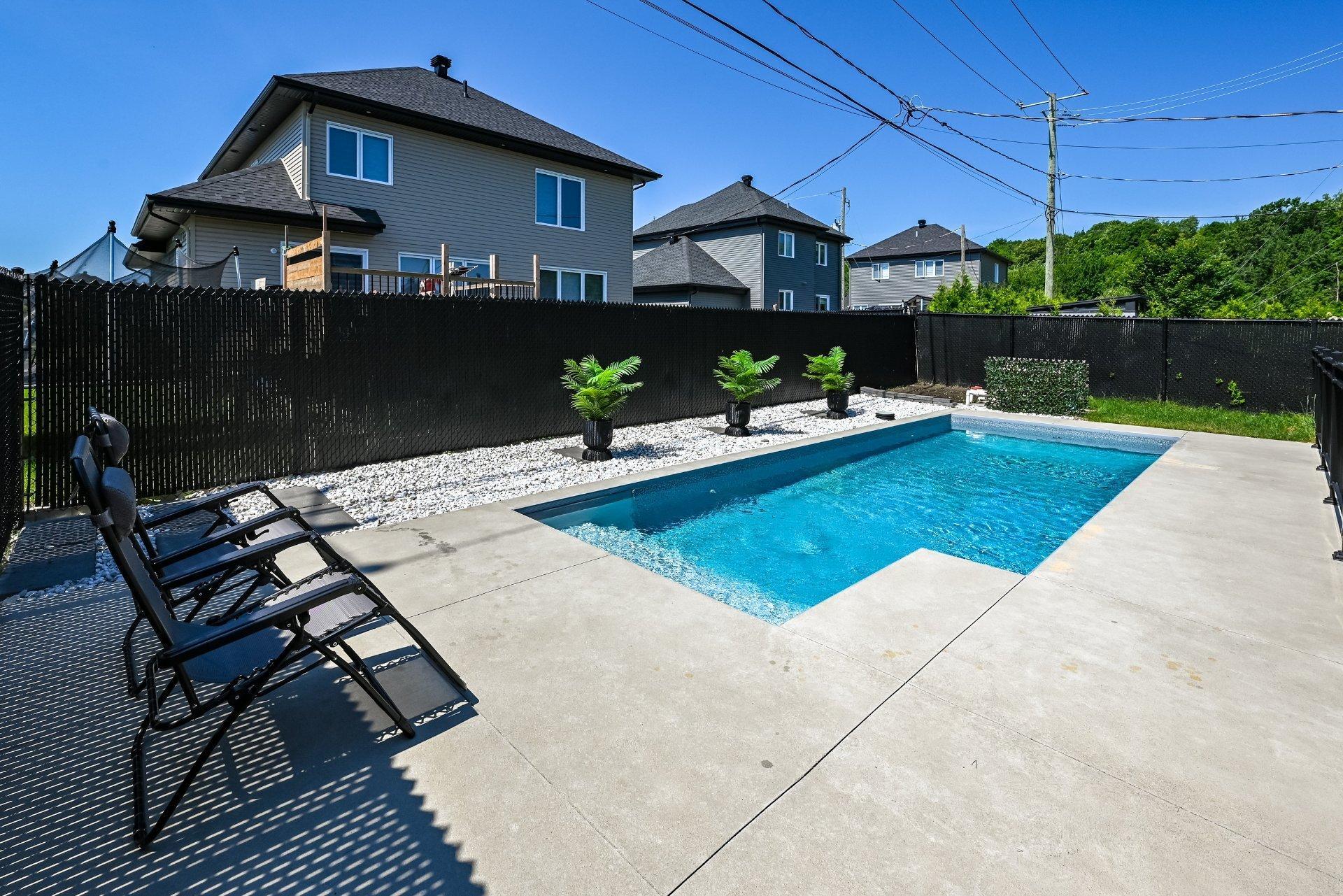 









3297


Rue du Gamay

,
Sainte-Marthe-sur-le-Lac,




QC
J0N1P0

