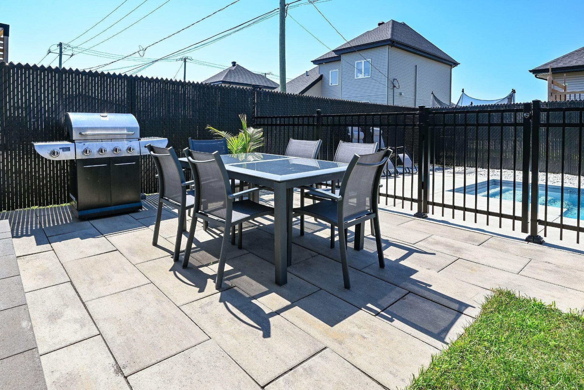 









3297


Rue du Gamay

,
Sainte-Marthe-sur-le-Lac,




QC
J0N1P0

