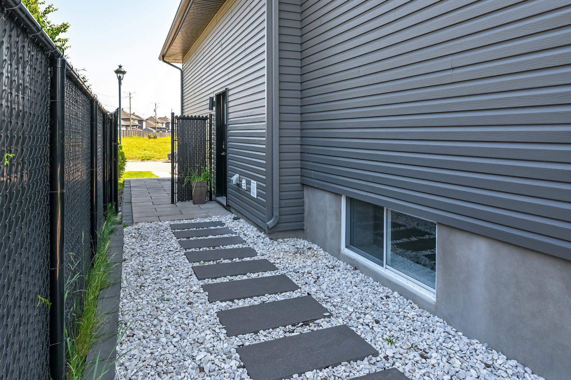 









3297


Rue du Gamay

,
Sainte-Marthe-sur-le-Lac,




QC
J0N1P0

