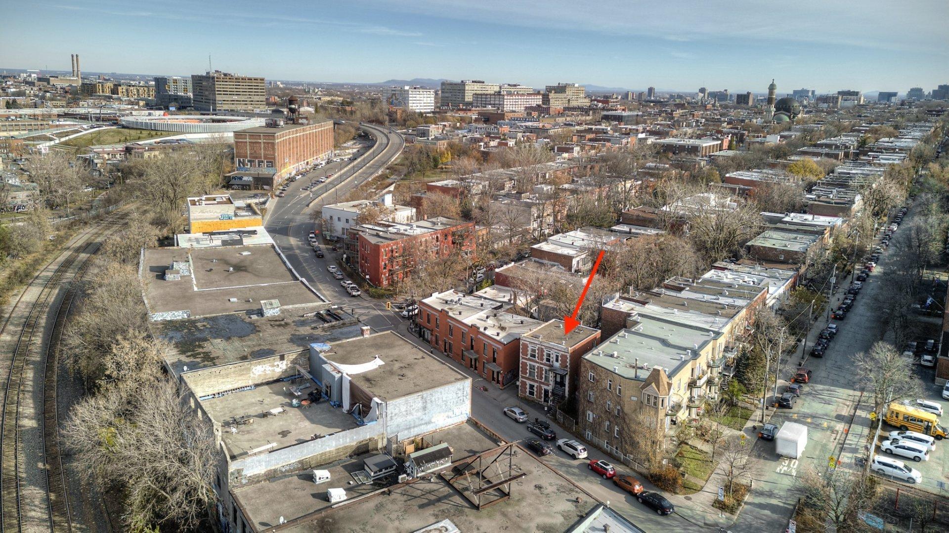 









170

 - 174


Av. Van Horne

,
Montréal (Le Plateau-Mont-Royal),




QC
H2T2J4

