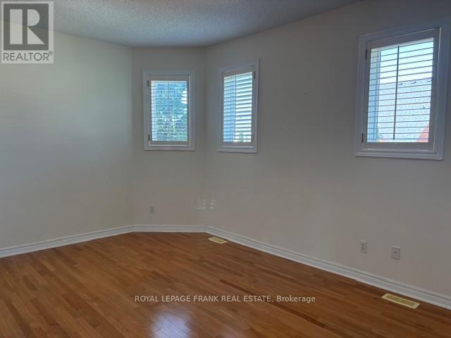 












40 KIMBERLY DRIVE

,
Whitby (Brooklin),




Ontario
L1M1K5

