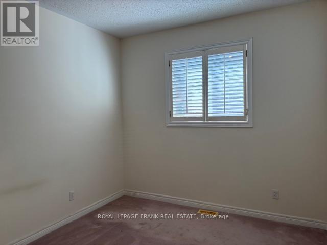 












40 KIMBERLY DRIVE

,
Whitby (Brooklin),




Ontario
L1M1K5

