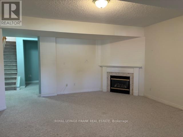 












40 KIMBERLY DRIVE

,
Whitby (Brooklin),




Ontario
L1M1K5

