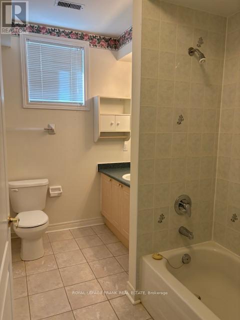 












40 KIMBERLY DRIVE

,
Whitby (Brooklin),




Ontario
L1M1K5


