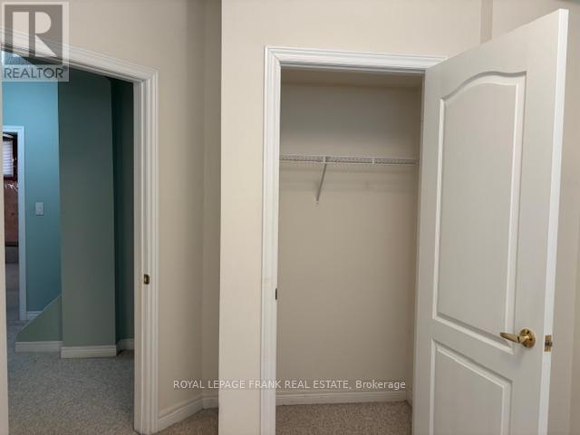 












40 KIMBERLY DRIVE

,
Whitby (Brooklin),




Ontario
L1M1K5


