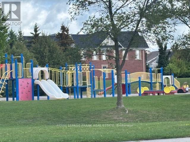 












40 KIMBERLY DRIVE

,
Whitby (Brooklin),




Ontario
L1M1K5

