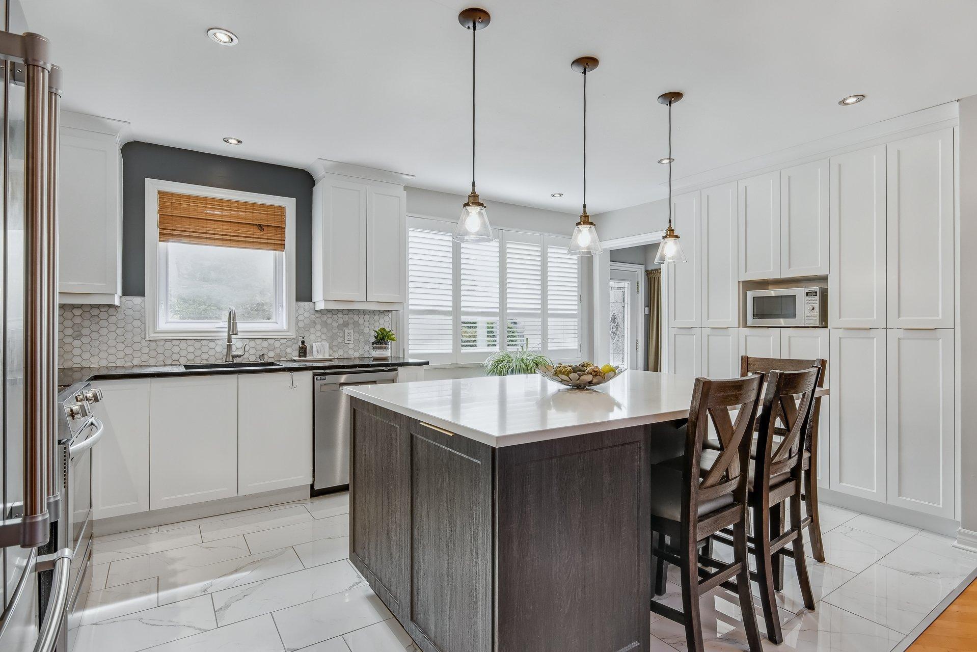 









396


Rue Lamoureux

,
Sainte-Julie,




QC
J3E1G8

