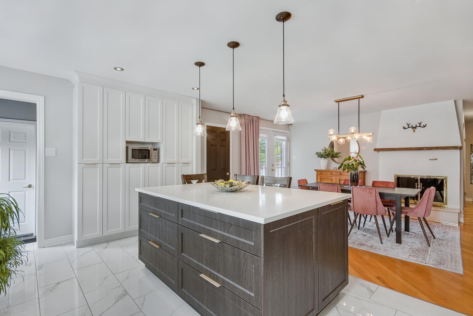 









396


Rue Lamoureux

,
Sainte-Julie,




QC
J3E1G8

