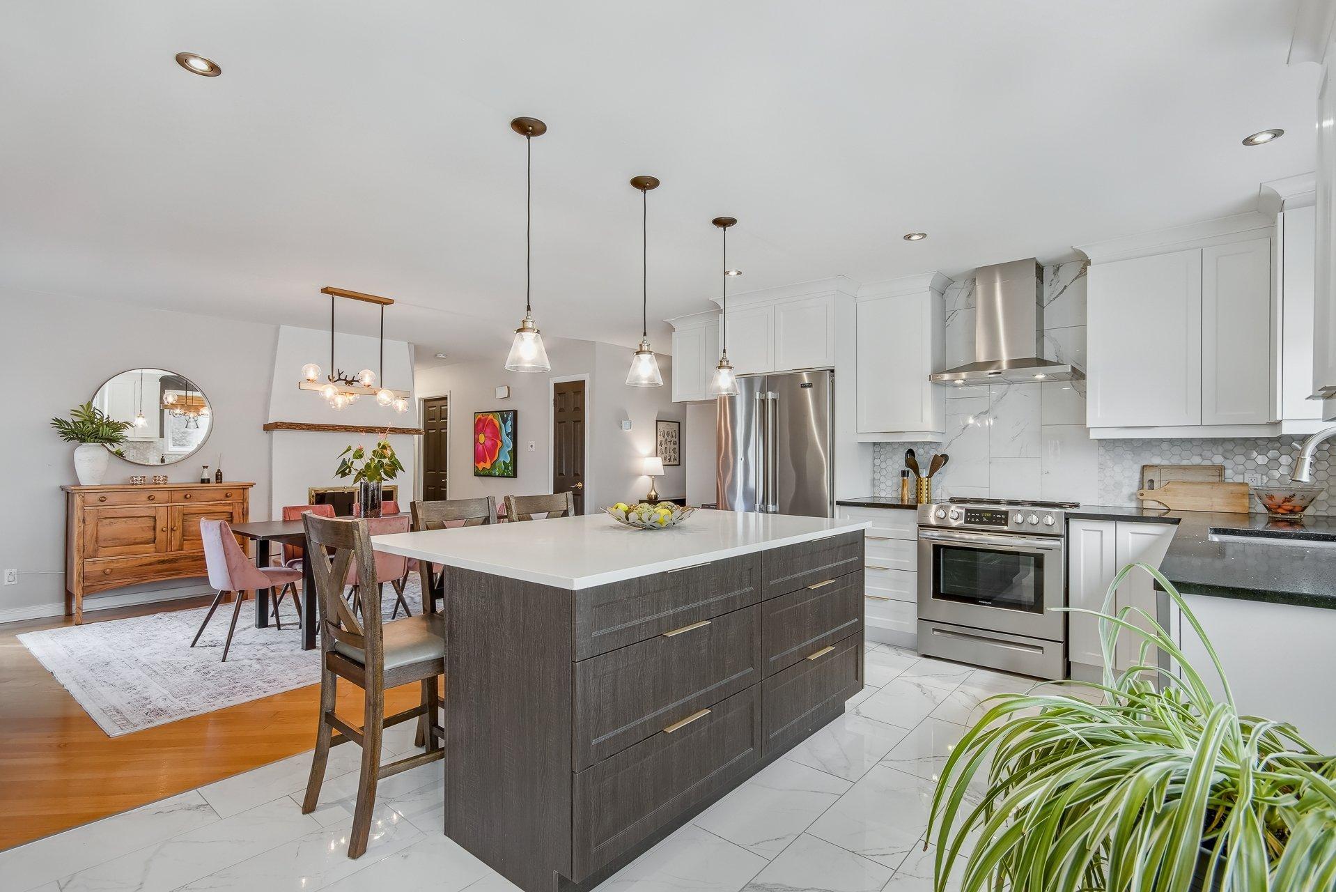 









396


Rue Lamoureux

,
Sainte-Julie,




QC
J3E1G8

