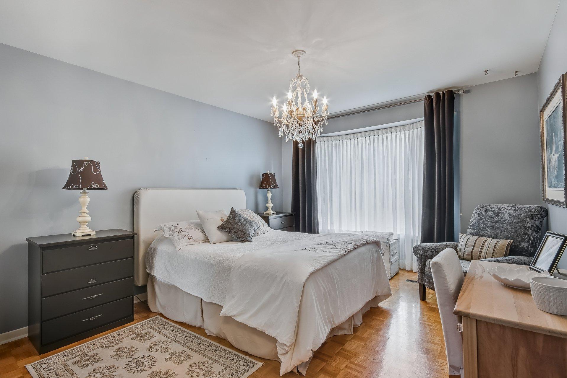 









396


Rue Lamoureux

,
Sainte-Julie,




QC
J3E1G8

