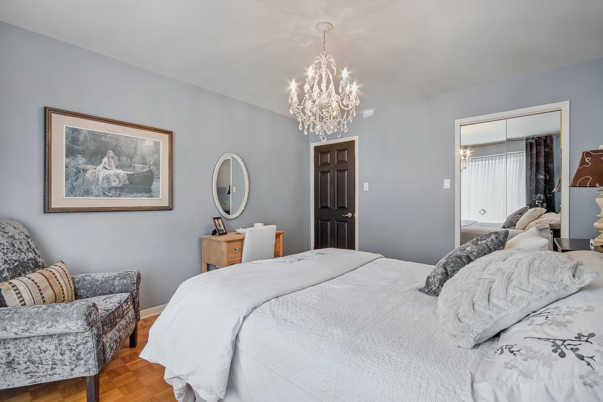 









396


Rue Lamoureux

,
Sainte-Julie,




QC
J3E1G8

