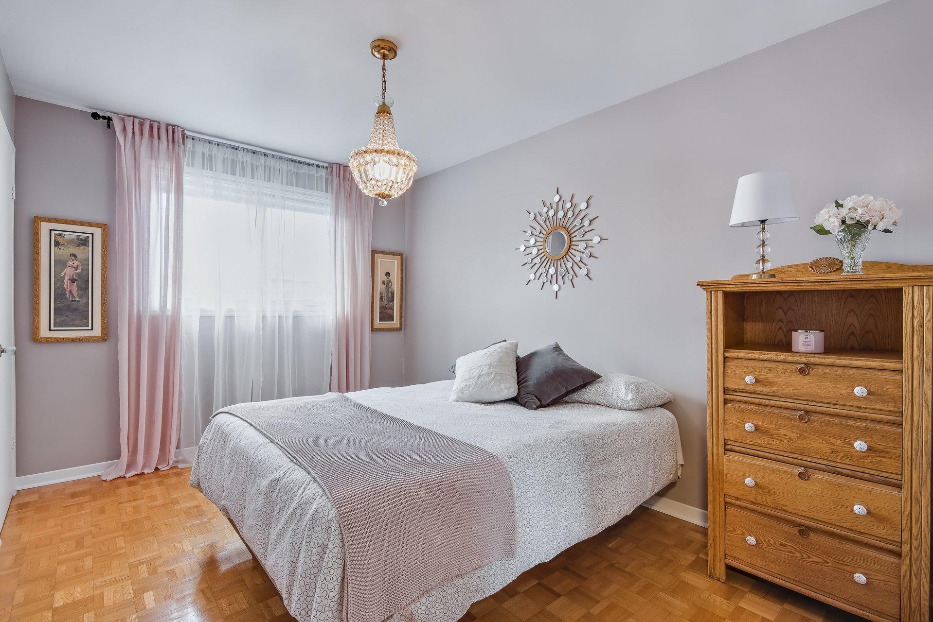 









396


Rue Lamoureux

,
Sainte-Julie,




QC
J3E1G8

