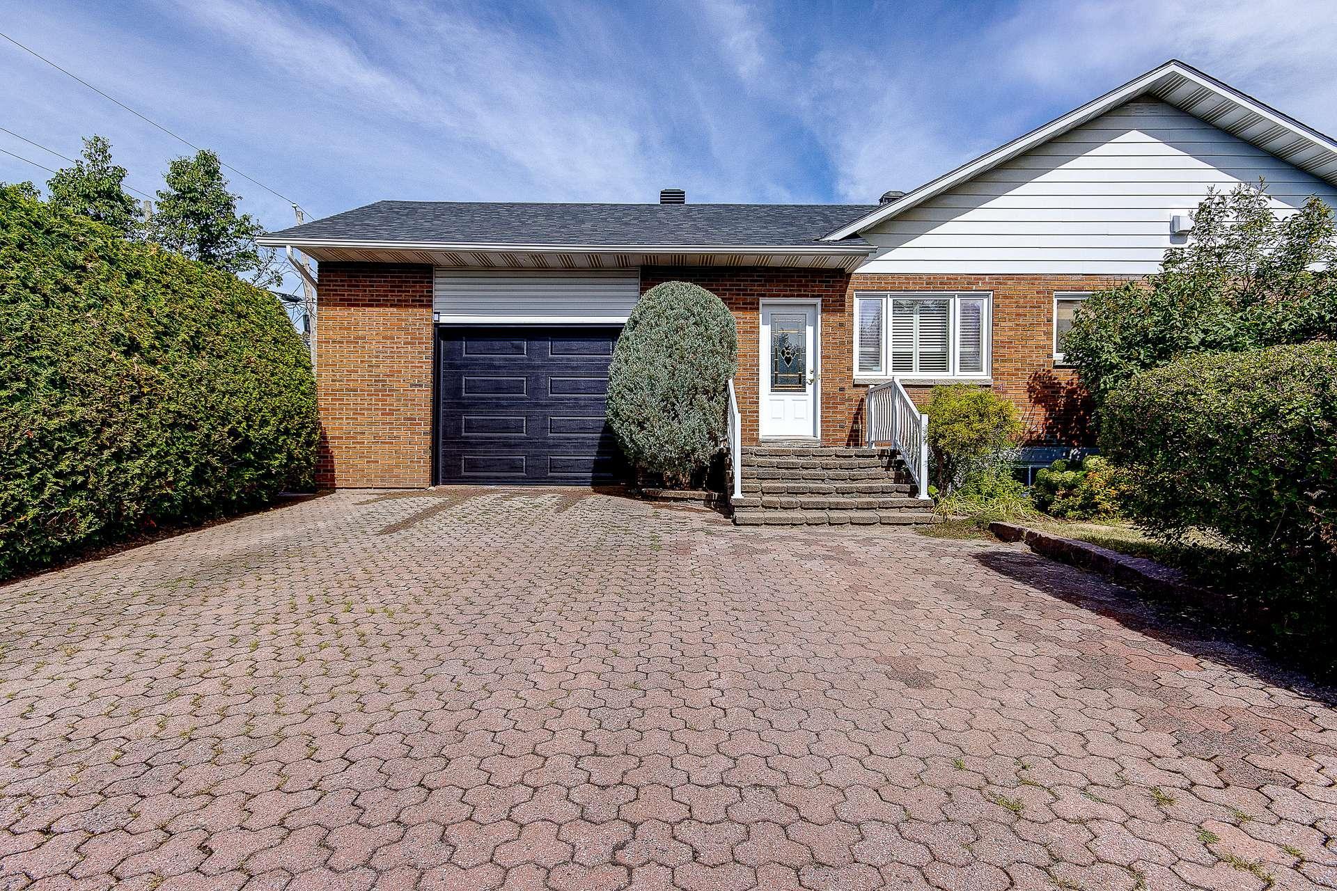 









396


Rue Lamoureux

,
Sainte-Julie,




QC
J3E1G8

