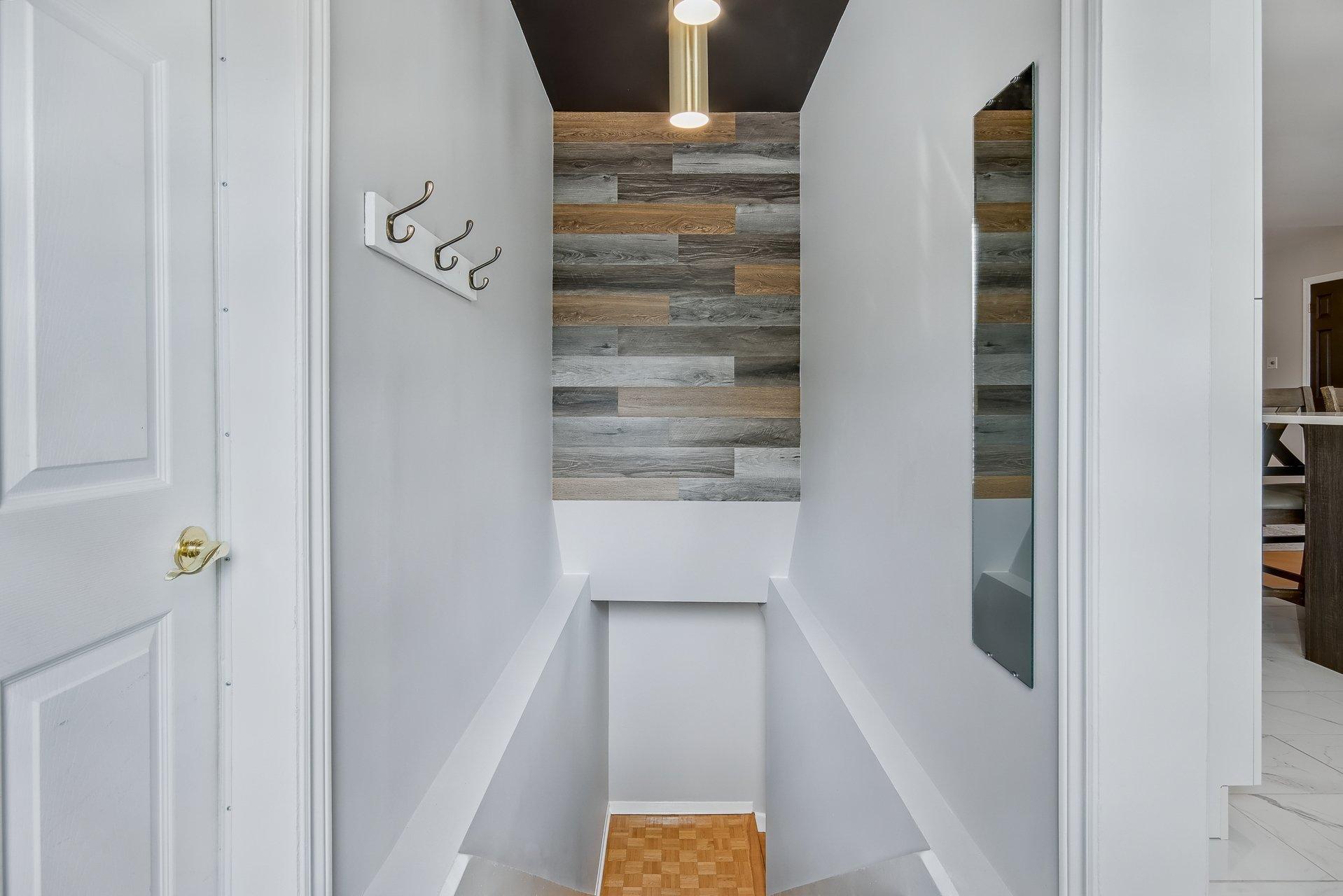 









396


Rue Lamoureux

,
Sainte-Julie,




QC
J3E1G8

