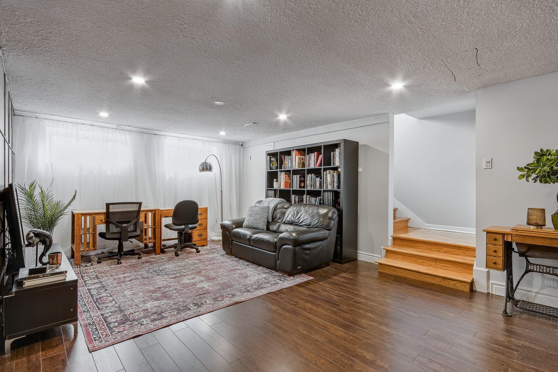 









396


Rue Lamoureux

,
Sainte-Julie,




QC
J3E1G8

