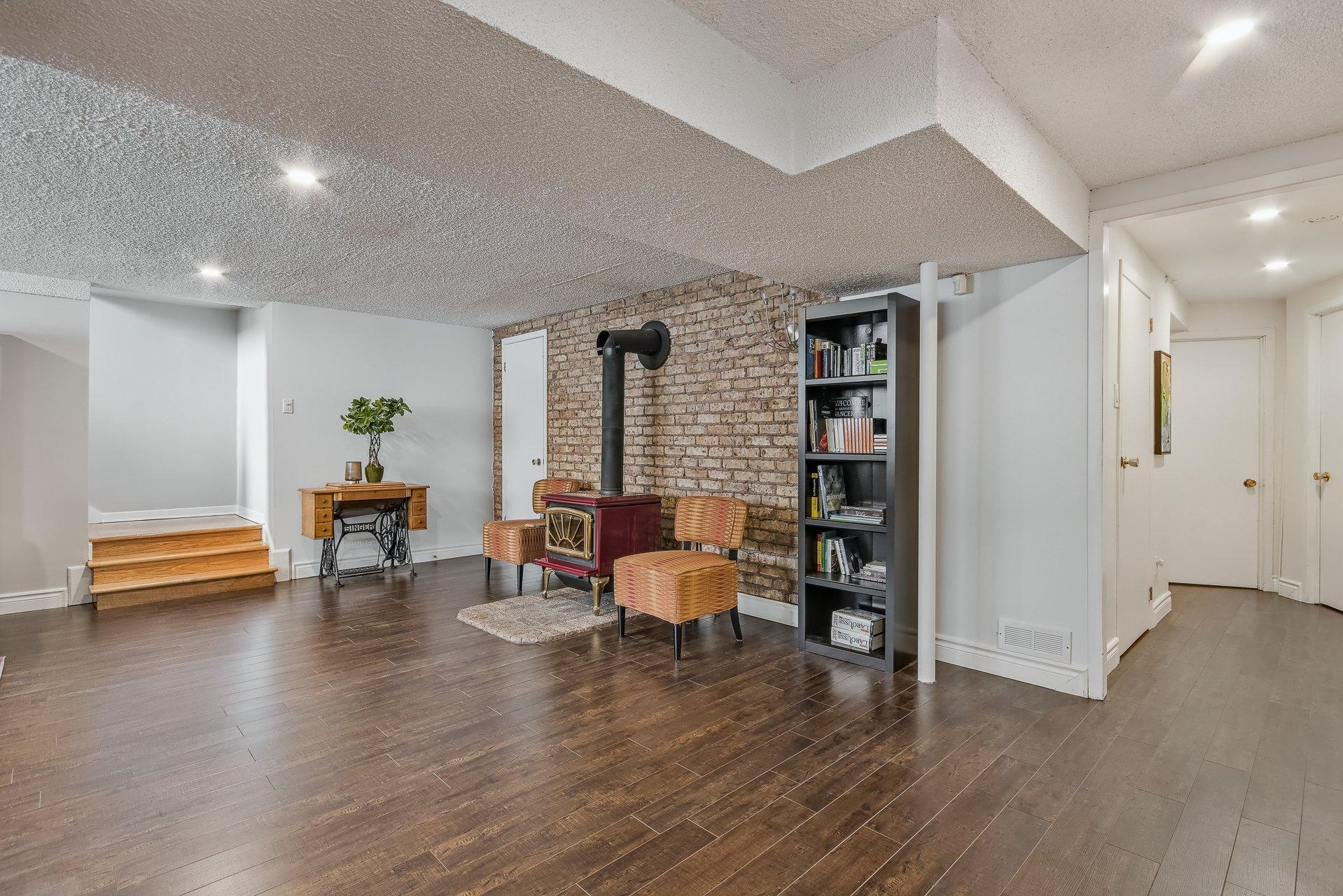 









396


Rue Lamoureux

,
Sainte-Julie,




QC
J3E1G8

