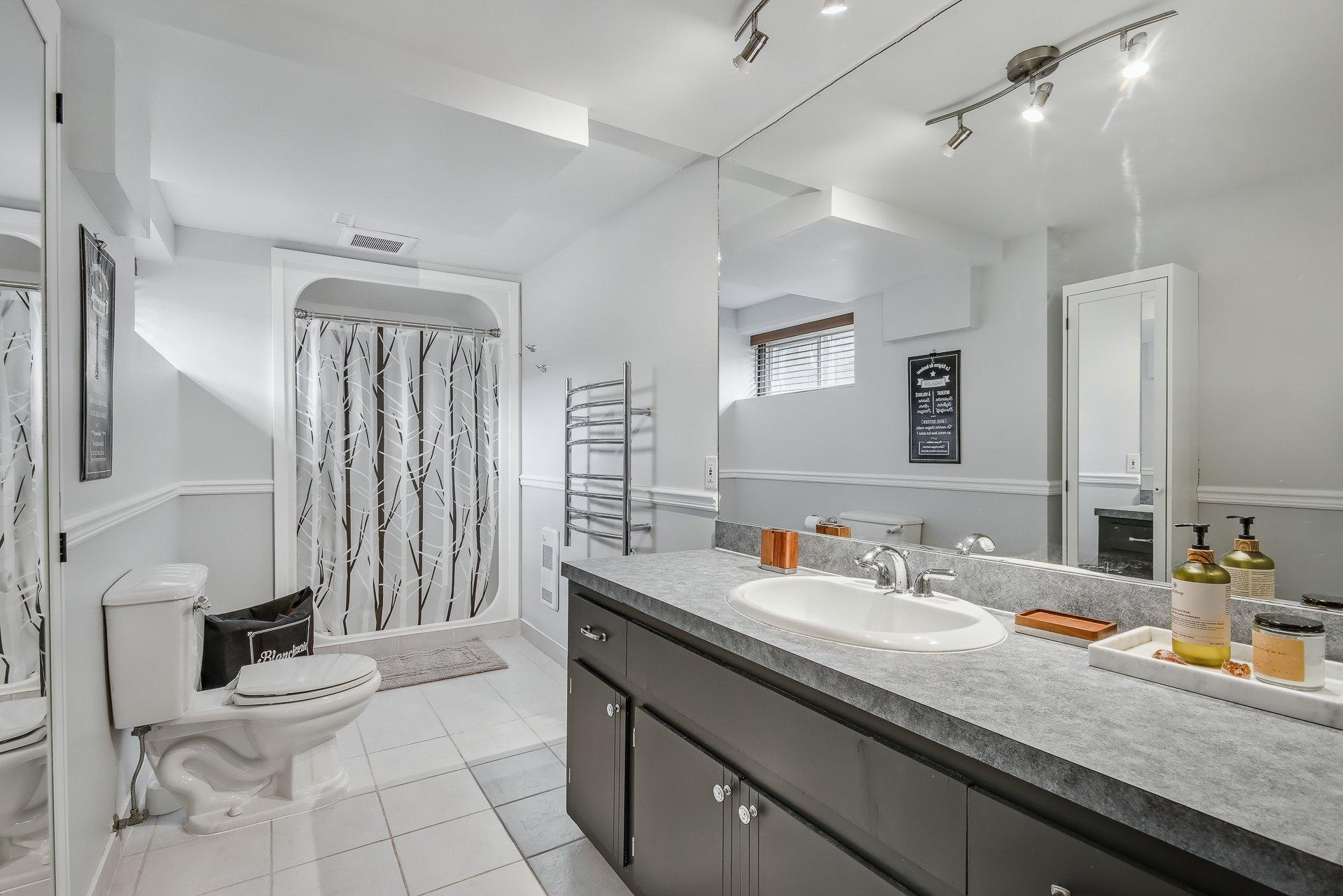 









396


Rue Lamoureux

,
Sainte-Julie,




QC
J3E1G8

