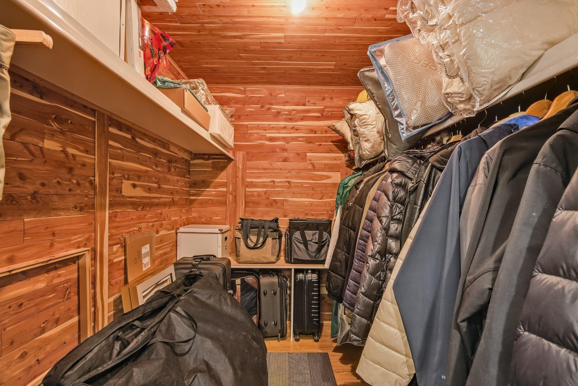 









396


Rue Lamoureux

,
Sainte-Julie,




QC
J3E1G8

