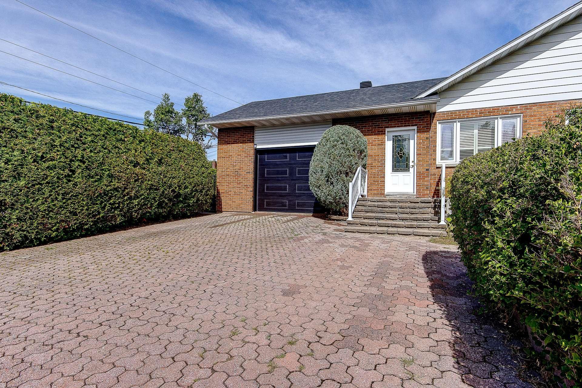 









396


Rue Lamoureux

,
Sainte-Julie,




QC
J3E1G8

