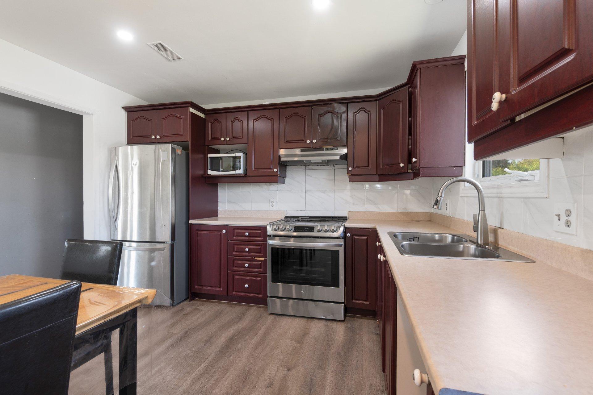 









765


Rue Bacon

,
Sherbrooke (Les Nations),




QC
J1H5V9

