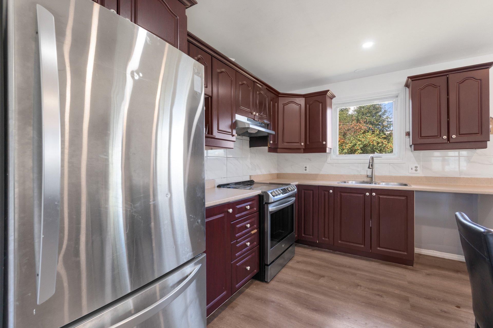









765


Rue Bacon

,
Sherbrooke (Les Nations),




QC
J1H5V9

